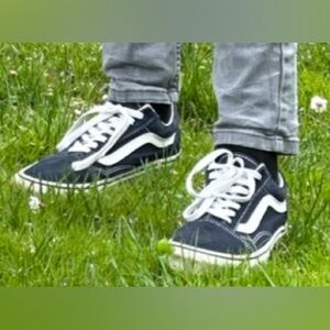 KIDS VANS OFF THE WALL OLD SKOOL NAVY CANVAS SNEAKERS - BIG BOYS - SIZE 6